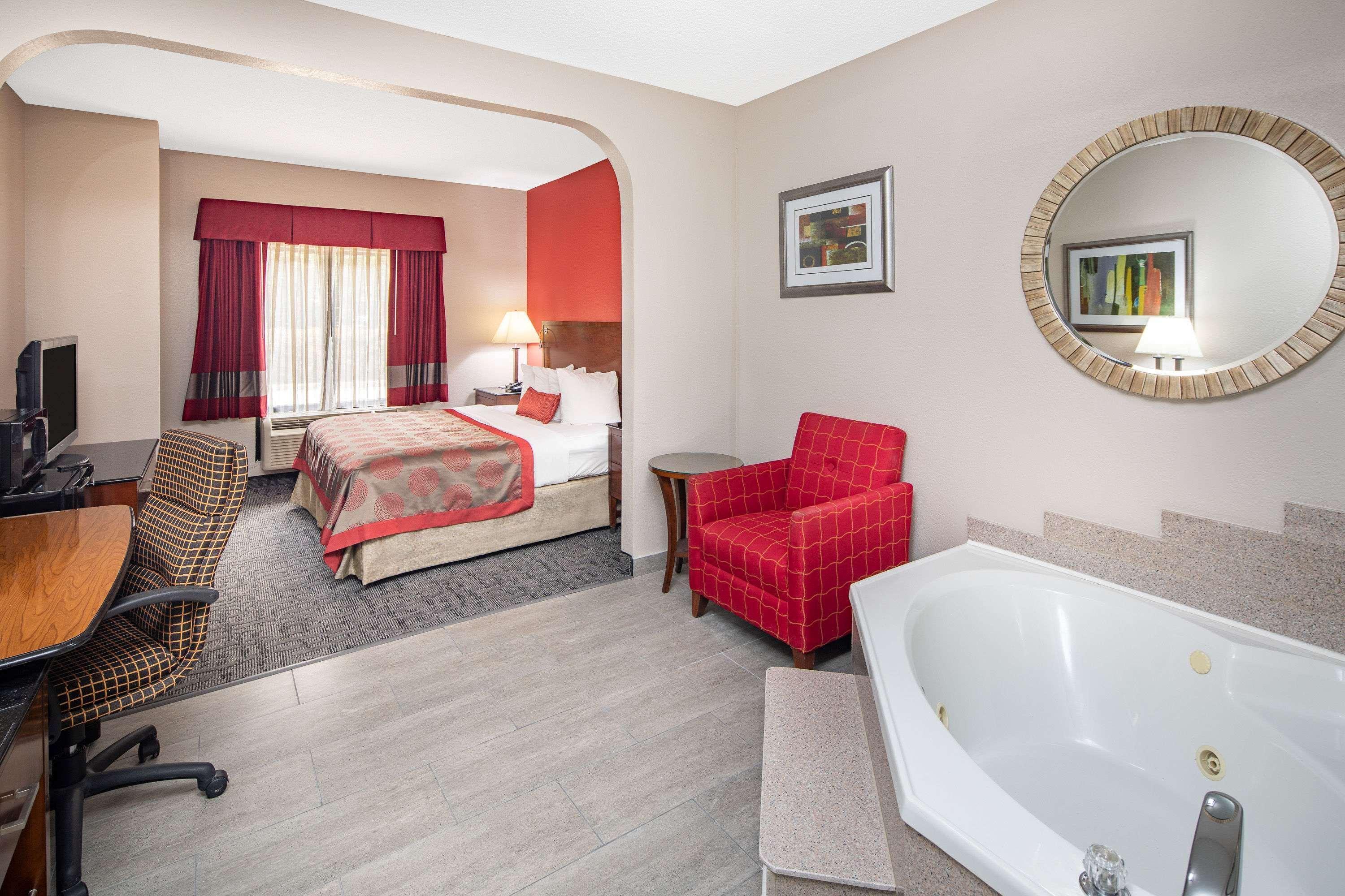 Готель Ramada By Wyndham Alpharetta Atlanta North Екстер'єр фото
