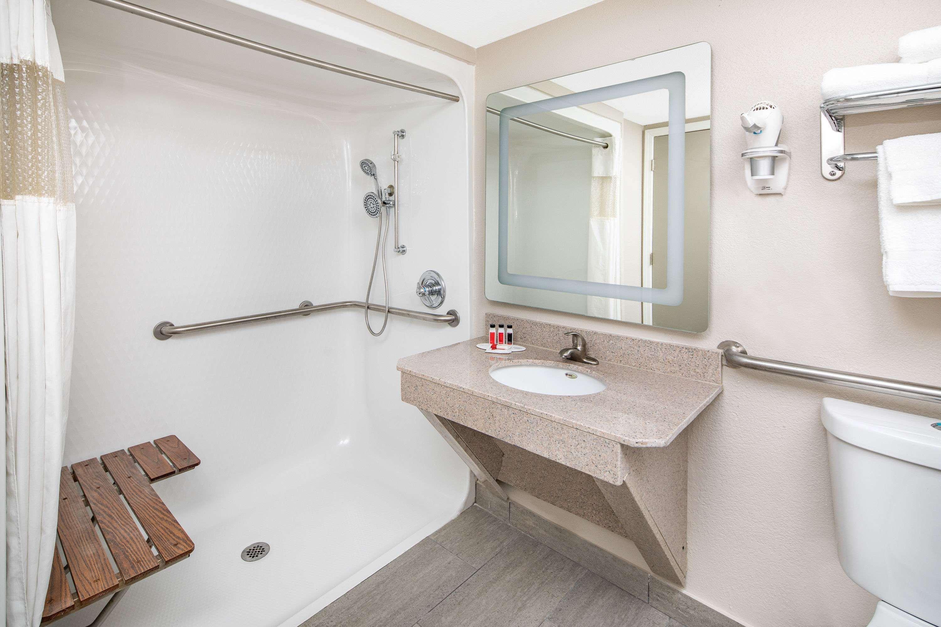 Готель Ramada By Wyndham Alpharetta Atlanta North Екстер'єр фото