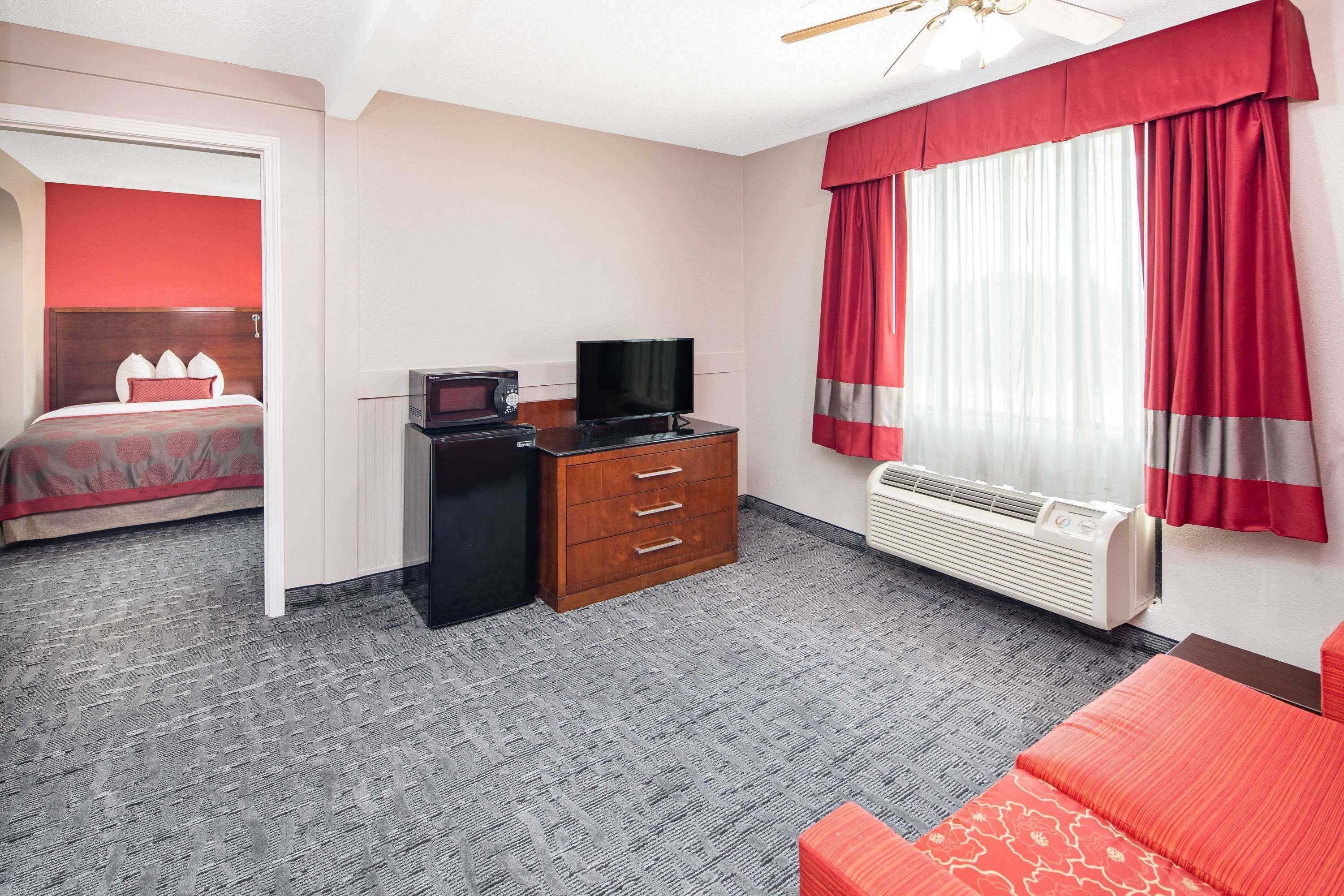 Готель Ramada By Wyndham Alpharetta Atlanta North Екстер'єр фото