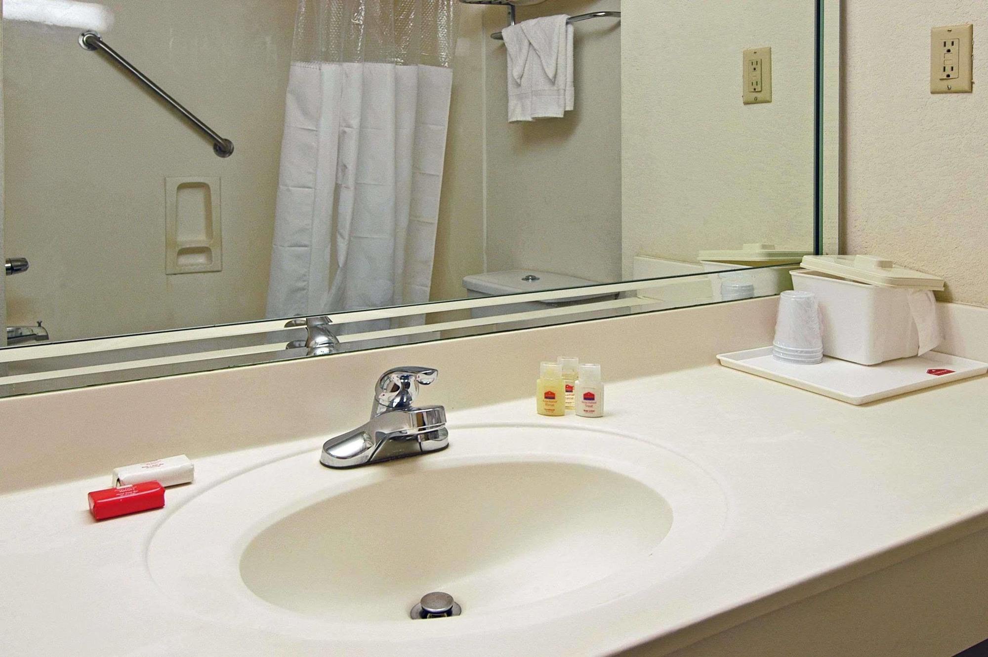 Готель Ramada By Wyndham Alpharetta Atlanta North Екстер'єр фото